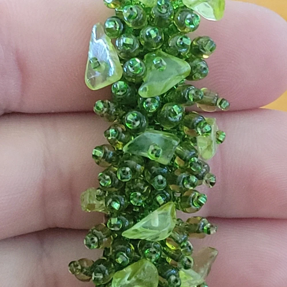 Green Seed Bead Cluster Stretch Bracelet Chip Fringe Boho 2.5 Inch 29g